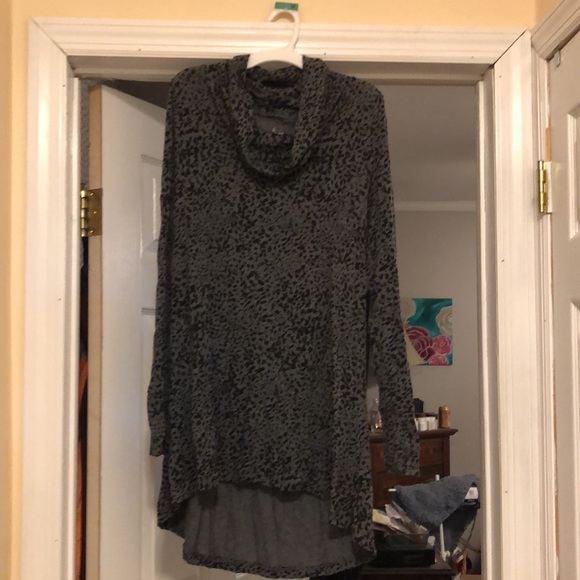 Size medium Cuddle Duds tunic - Picture 2 of 2